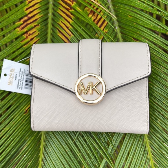 MICHAEL KORS CARMEN MEDIUM LOGO AND FAUX LEATHER WALLET LIGHT SAND - Picture 7 of 9